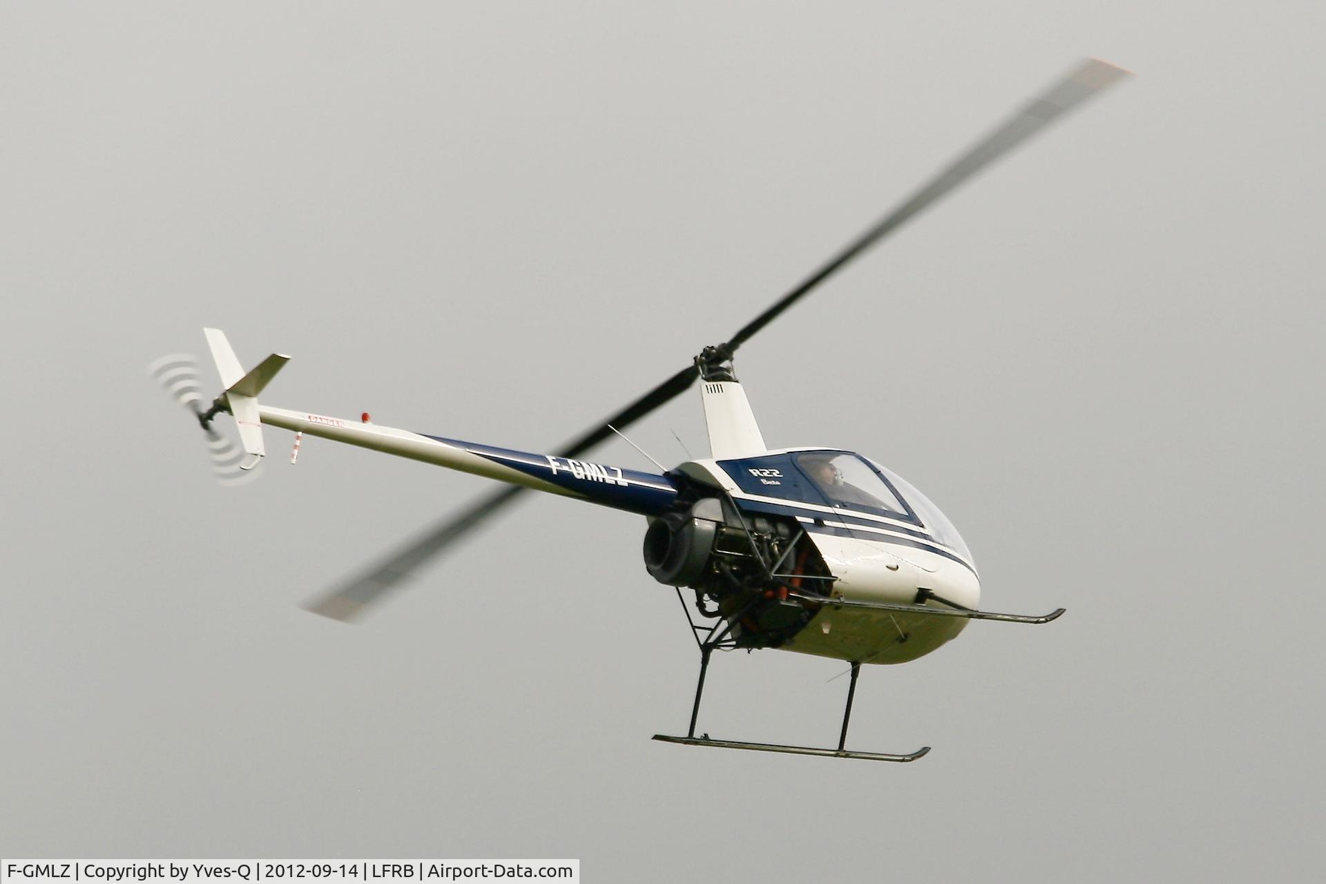 F-GMLZ, 1986 Robinson R22 Beta C/N 0565, Robinson Helicopter R 22 BETA, Flight over Brest-Guipavas Airport (LFRB-BES)