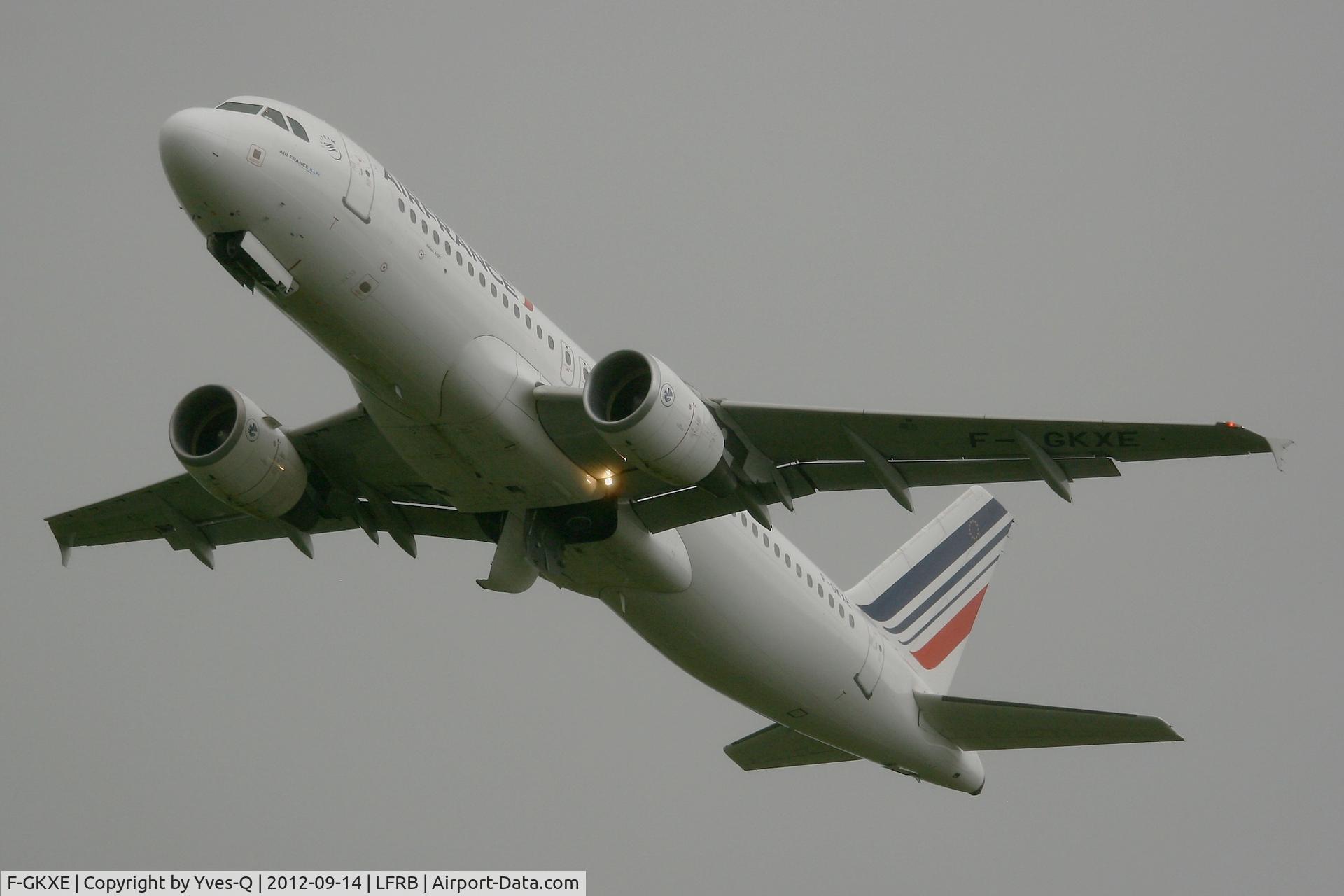 F-GKXE, 2002 Airbus A320-214 C/N 1879, Airbus A320-214, Take off rwy 25L, Brest-Guipavas Regional Airport (LFRB-BES