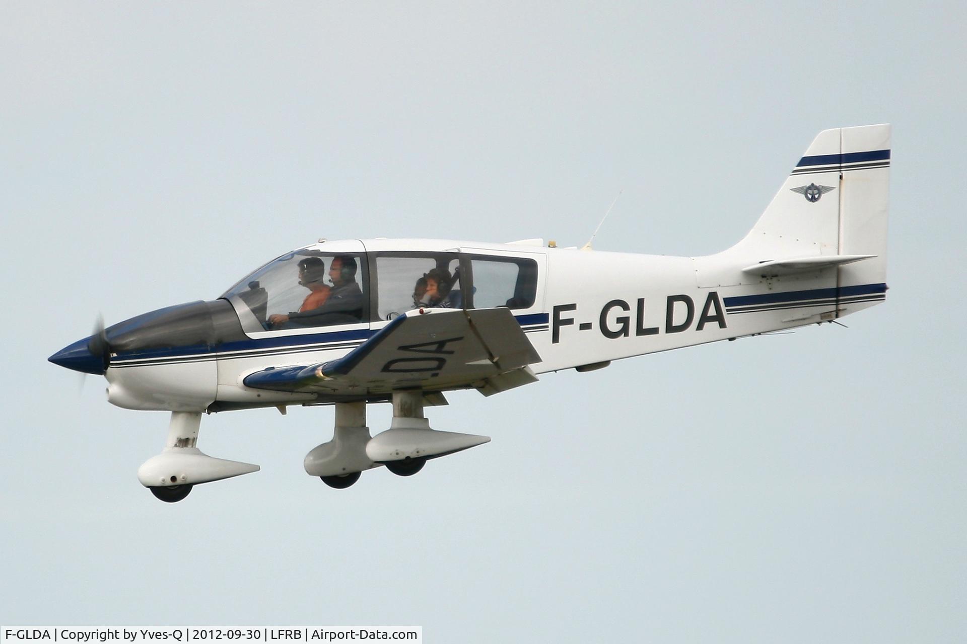 F-GLDA, Robin DR-400-160 Chevalier C/N 2074, Robin DR-400-160 Chevalier, Short approach Rwy 25L, Brest-Guipavas Airport (LFRB-BES)