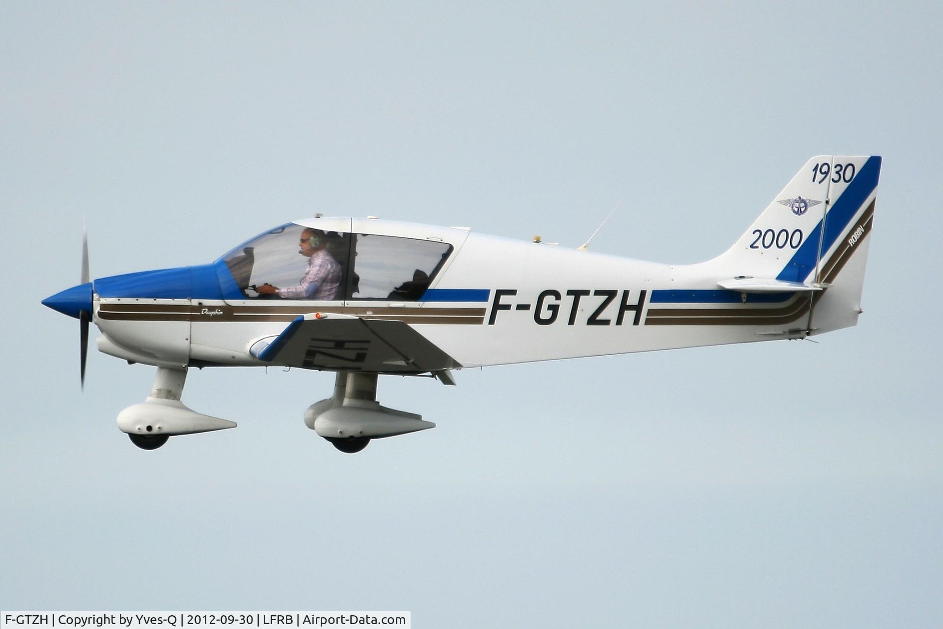 F-GTZH, Robin DR-400-120 Petit Prince C/N 2455, Robin DR-400-120, Short Approach Rwy 25L, Brest-Guipavas Airport (LFRB-BES)