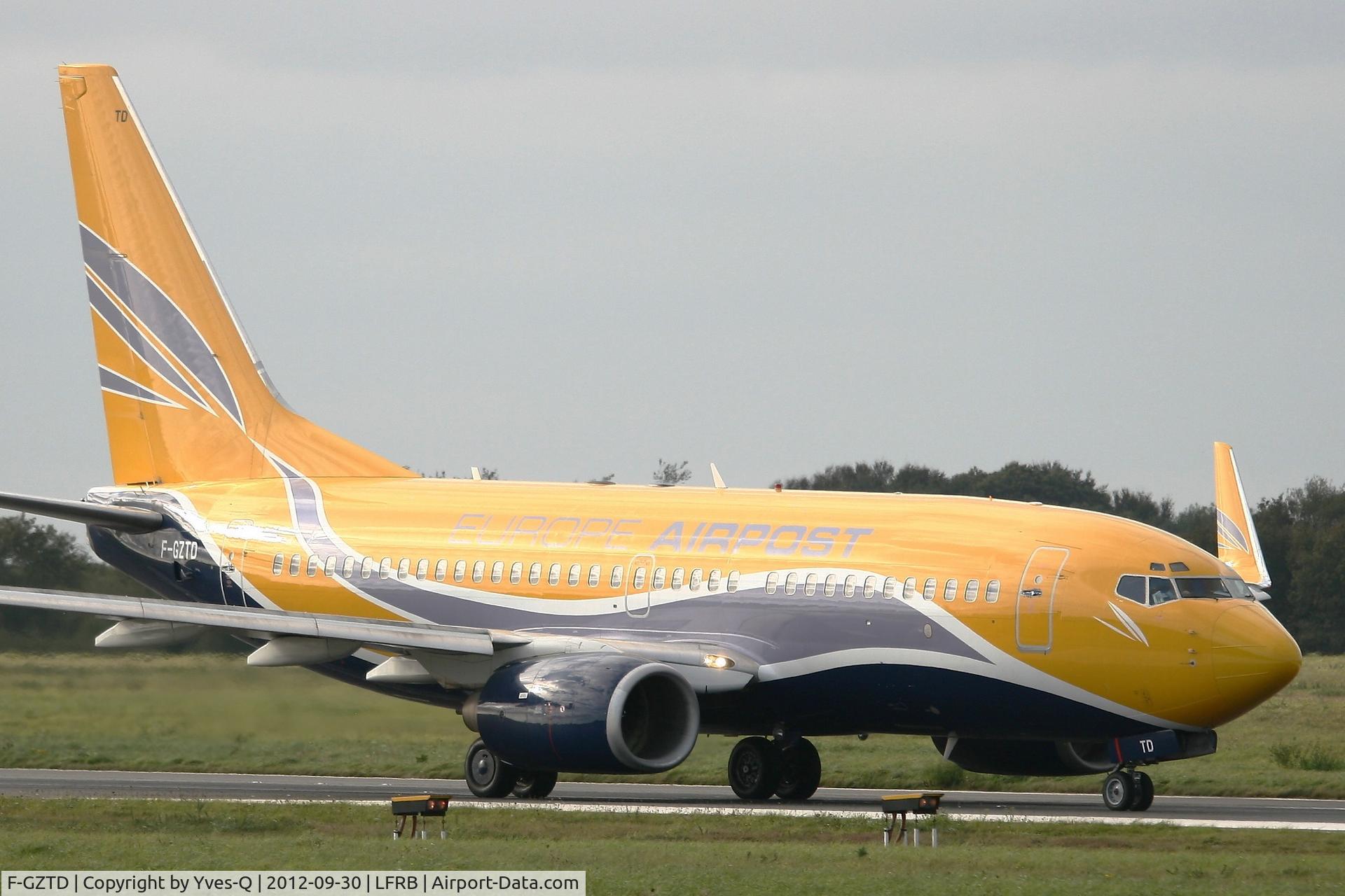 F-GZTD, 2003 Boeing 737-73V C/N 32418, Boeing 737-73V, Taxiing to holding point rwy 25L, Brest-Guipavas Regional Airport (LFRB-BES)