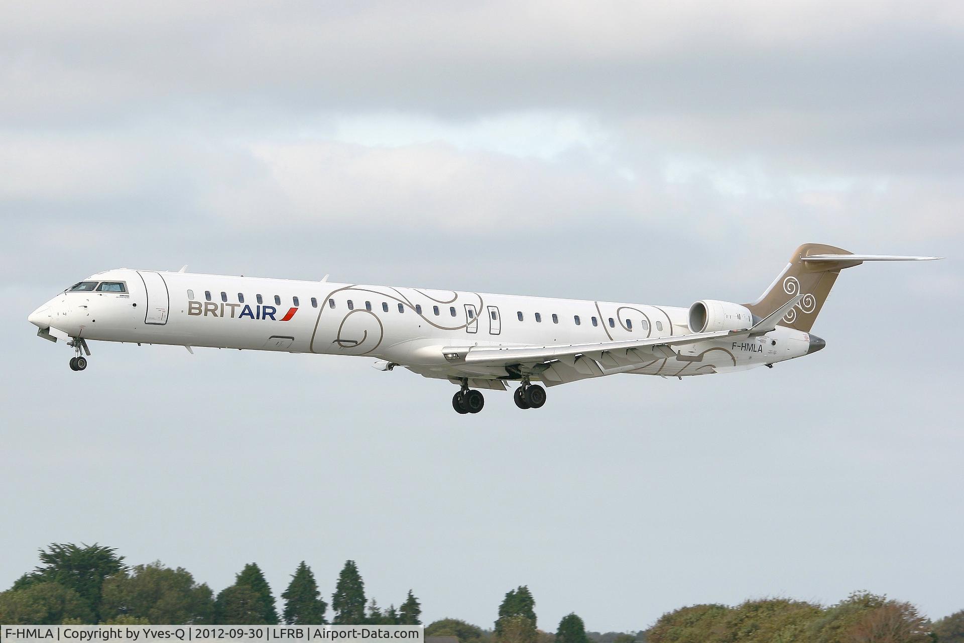 F-HMLA, 2010 Bombardier CRJ-1000EL NG (CL-600-2E25) C/N 19004, Canadair Regional Jet CRJ-1000, On final rwy 25L, Brest-Guipavas Airport (LFRB-BES)
