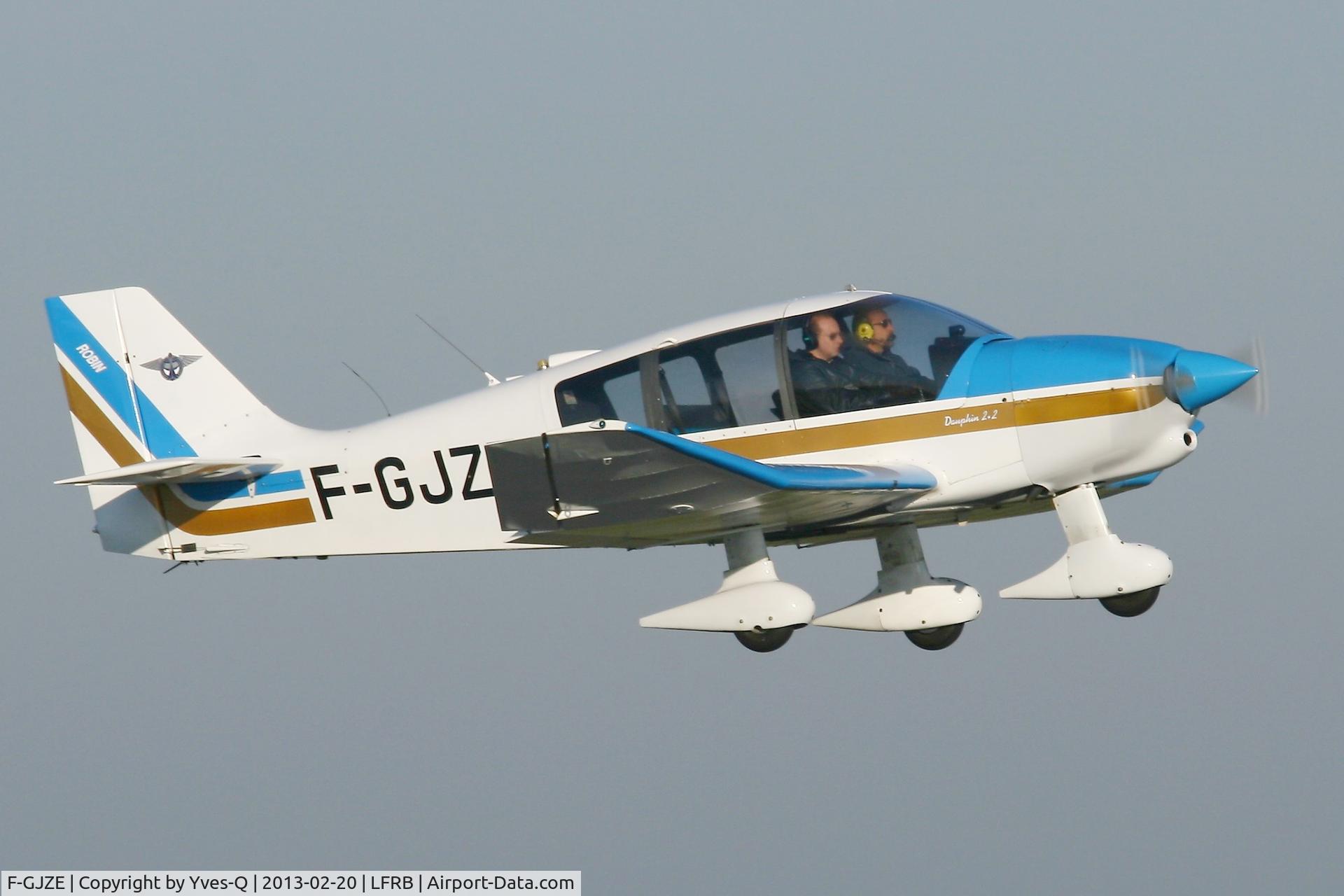 F-GJZE, Robin DR-400-120 Petit Prince C/N 2005, Robin DR-400-120, Take off rwy 07R, Brest-Bretagne Airport (LFRB-BES)