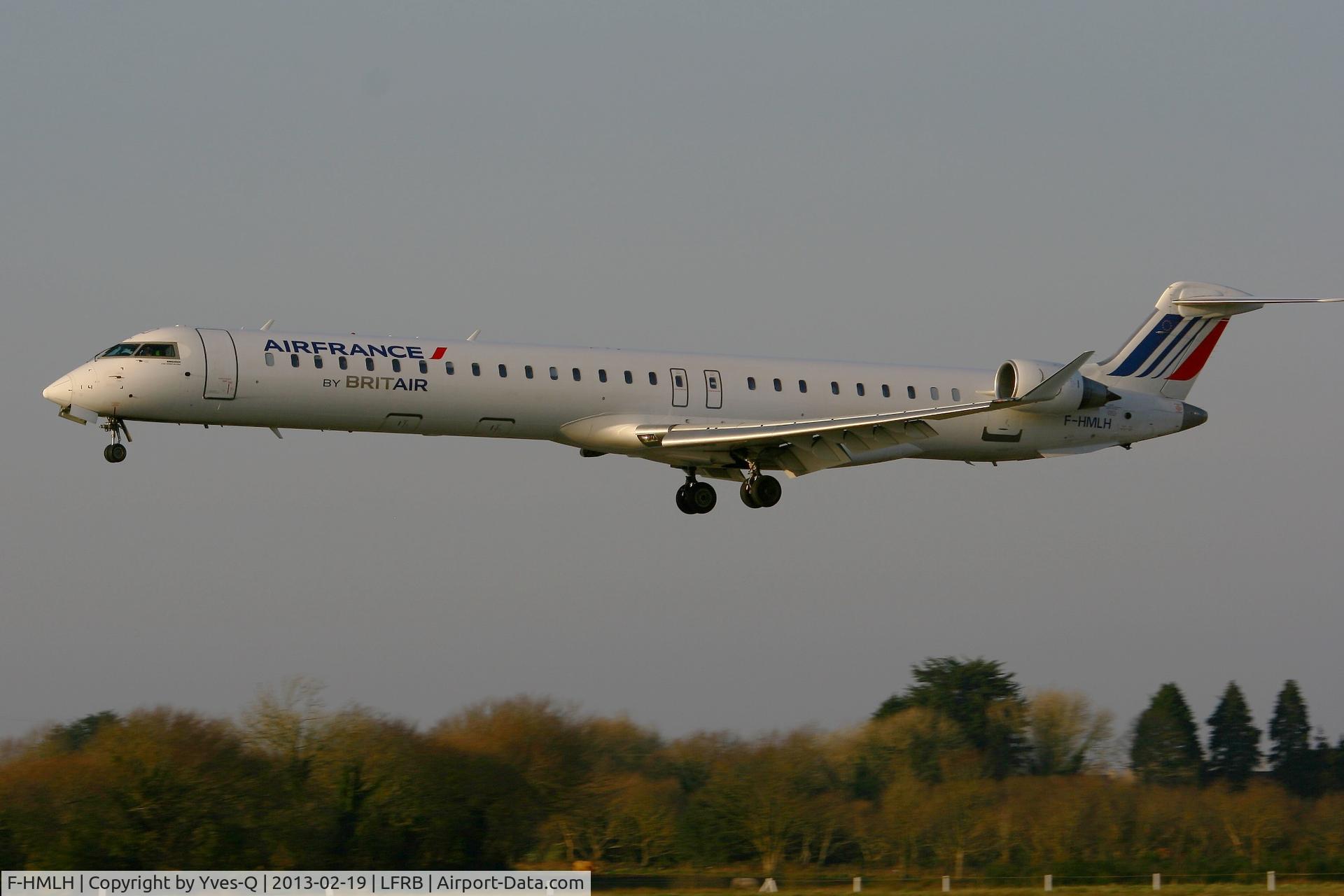 F-HMLH, 2011 Bombardier CRJ-1000EL NG (CL-600-2E25) C/N 19013, Canadair Regional Jet  CRJ-1000, On final Rwy 25L, Brest-Guipavas Airport (LFRB-BES)