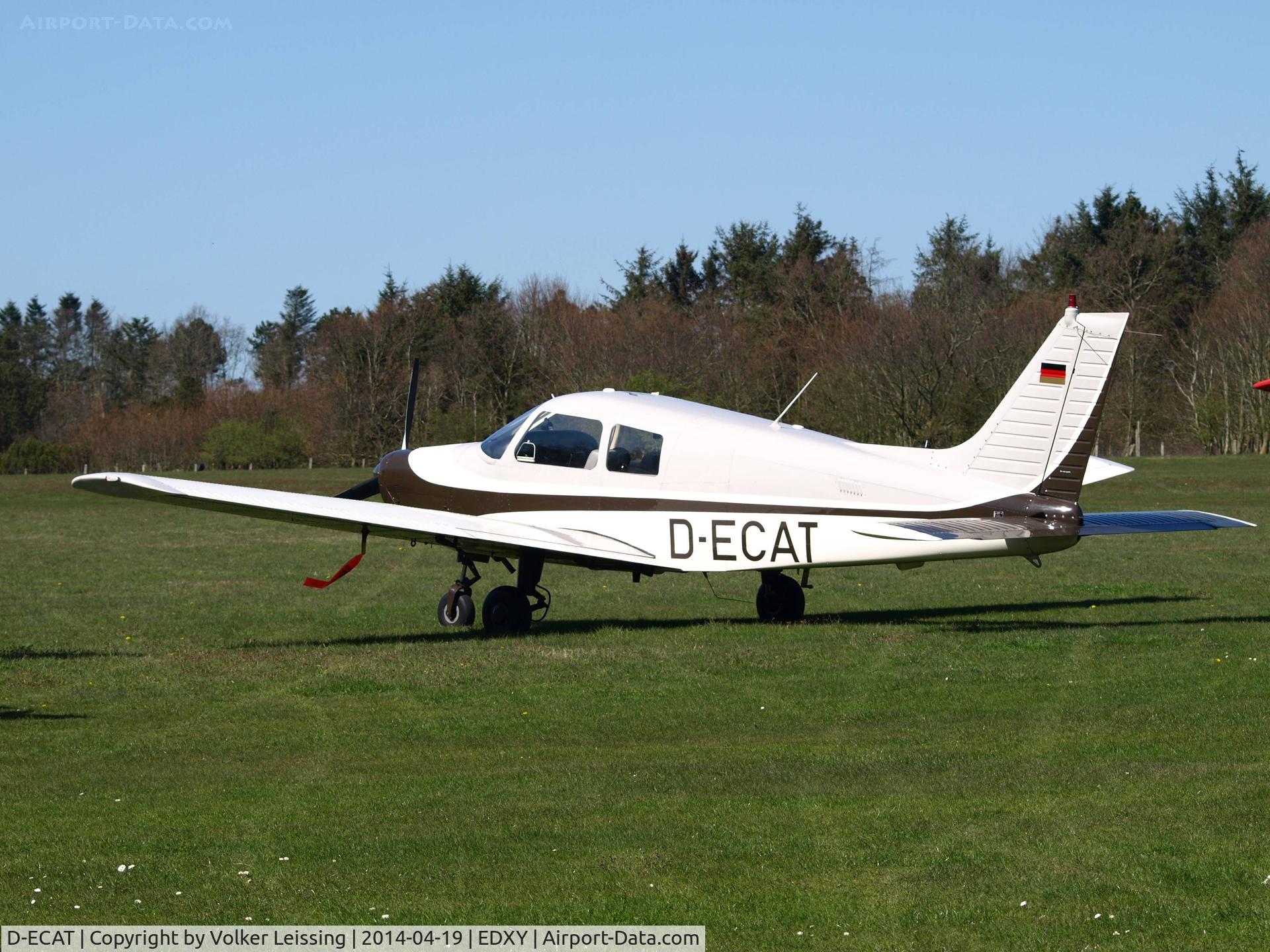 D-ECAT, 1989 Piper PA-28-161 Warrior II C/N 2841112, parking