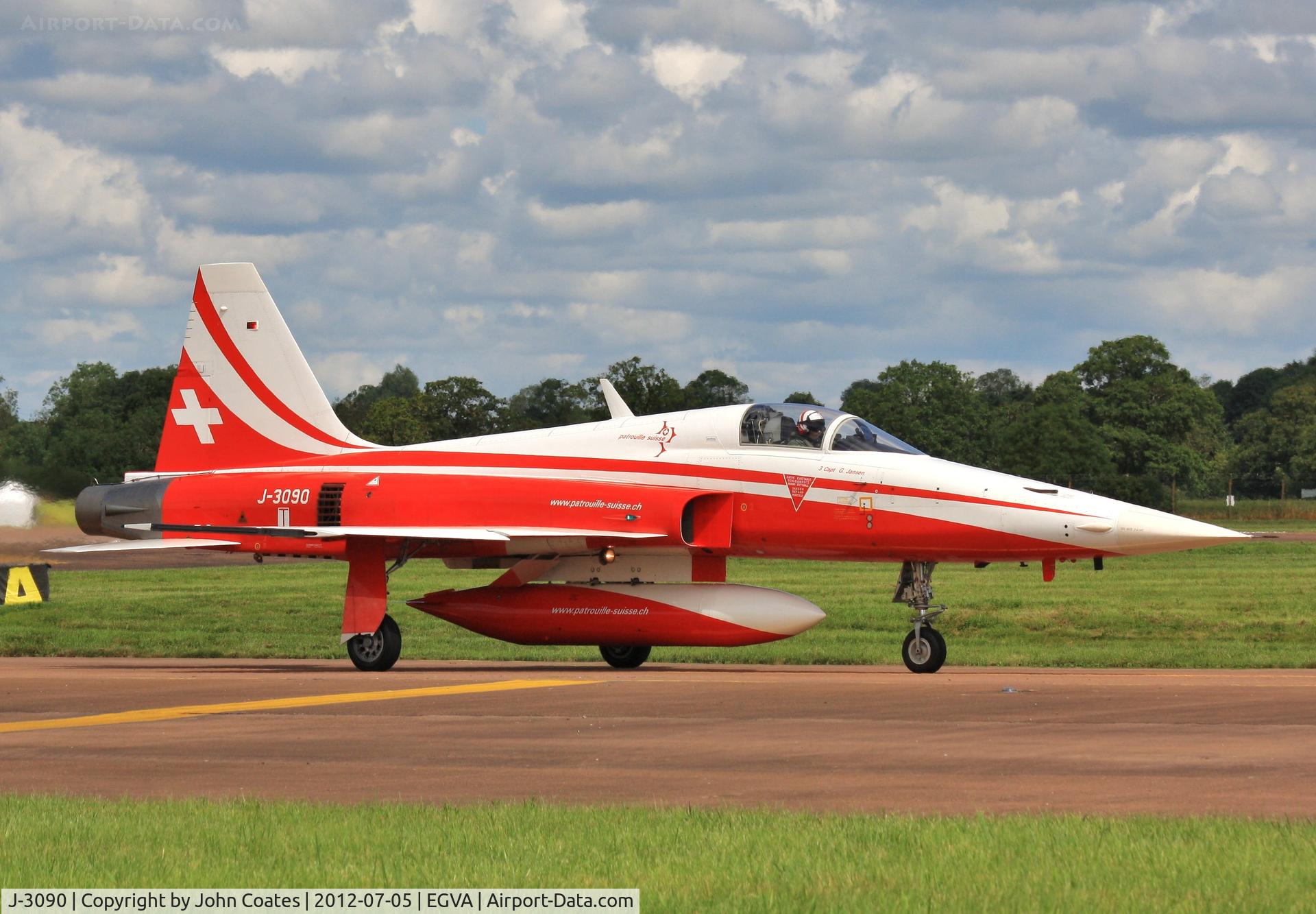 J-3090, 1981 Northrop F-5E Tiger II C/N L.1090, Arriving RIAT 2012