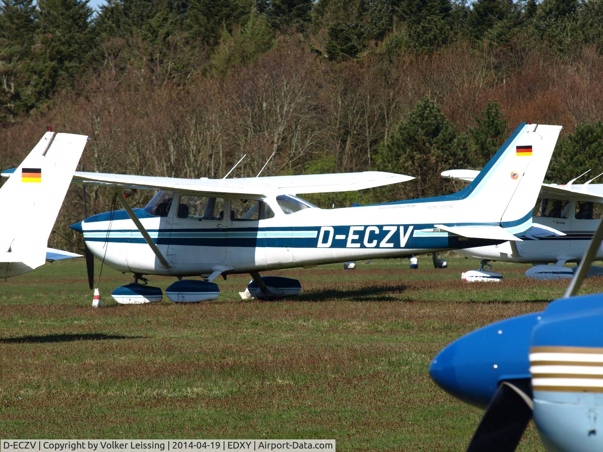 D-ECZV, 1976 Reims F172M Skyhawk Skyhawk C/N 1410, parking