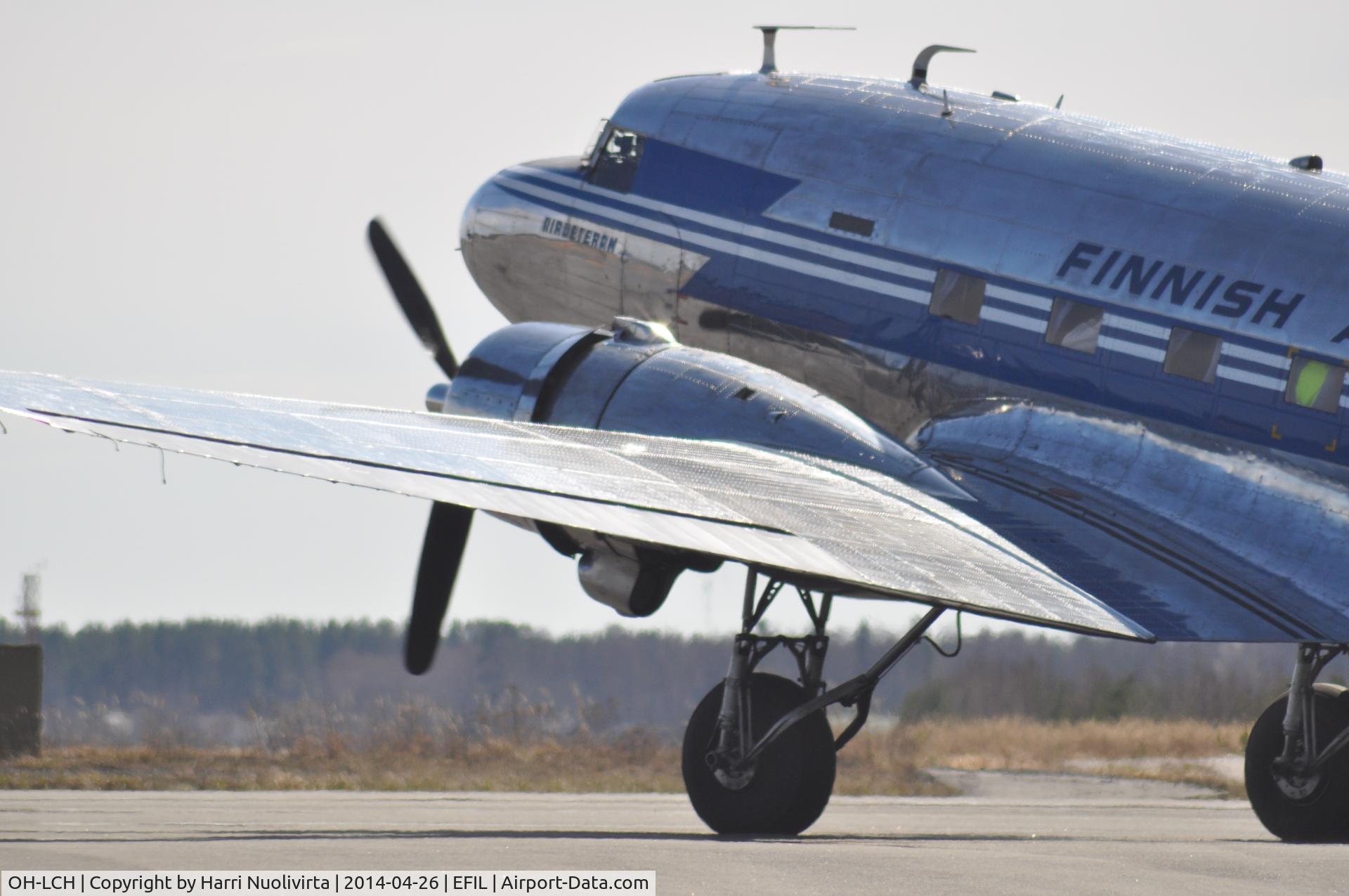 OH-LCH, 1942 Douglas C-53C Skytrooper C/N 6346, Rolling to the strip