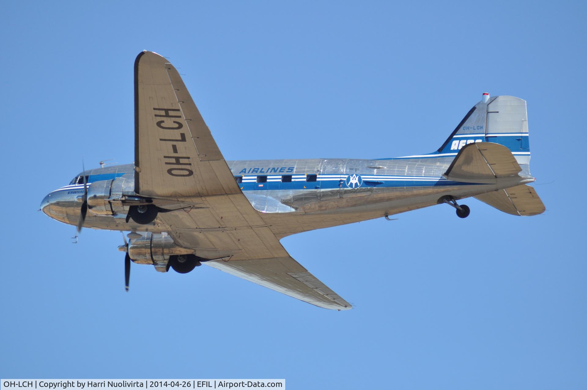 OH-LCH, 1942 Douglas C-53C Skytrooper C/N 6346, Flying towards town