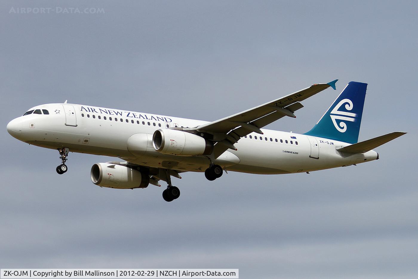 ZK-OJM, 2005 Airbus A320-232 C/N 2533, finals to 20