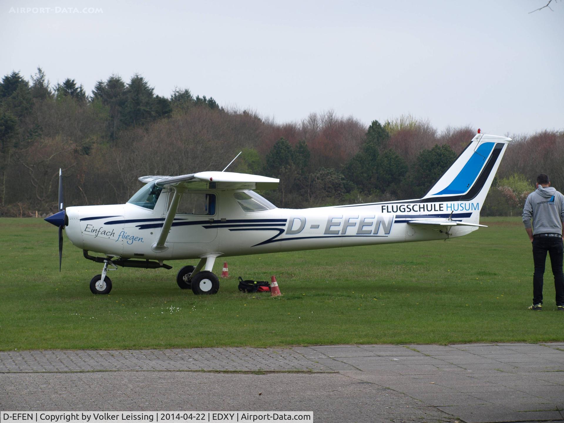 D-EFEN, 1978 Reims F152 C/N F15201526, parking