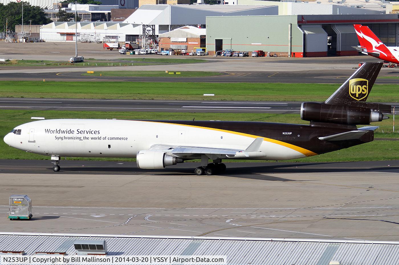 N253UP, McDonnell Douglas MD-11F C/N 48439, taxiing to Cargo Bays