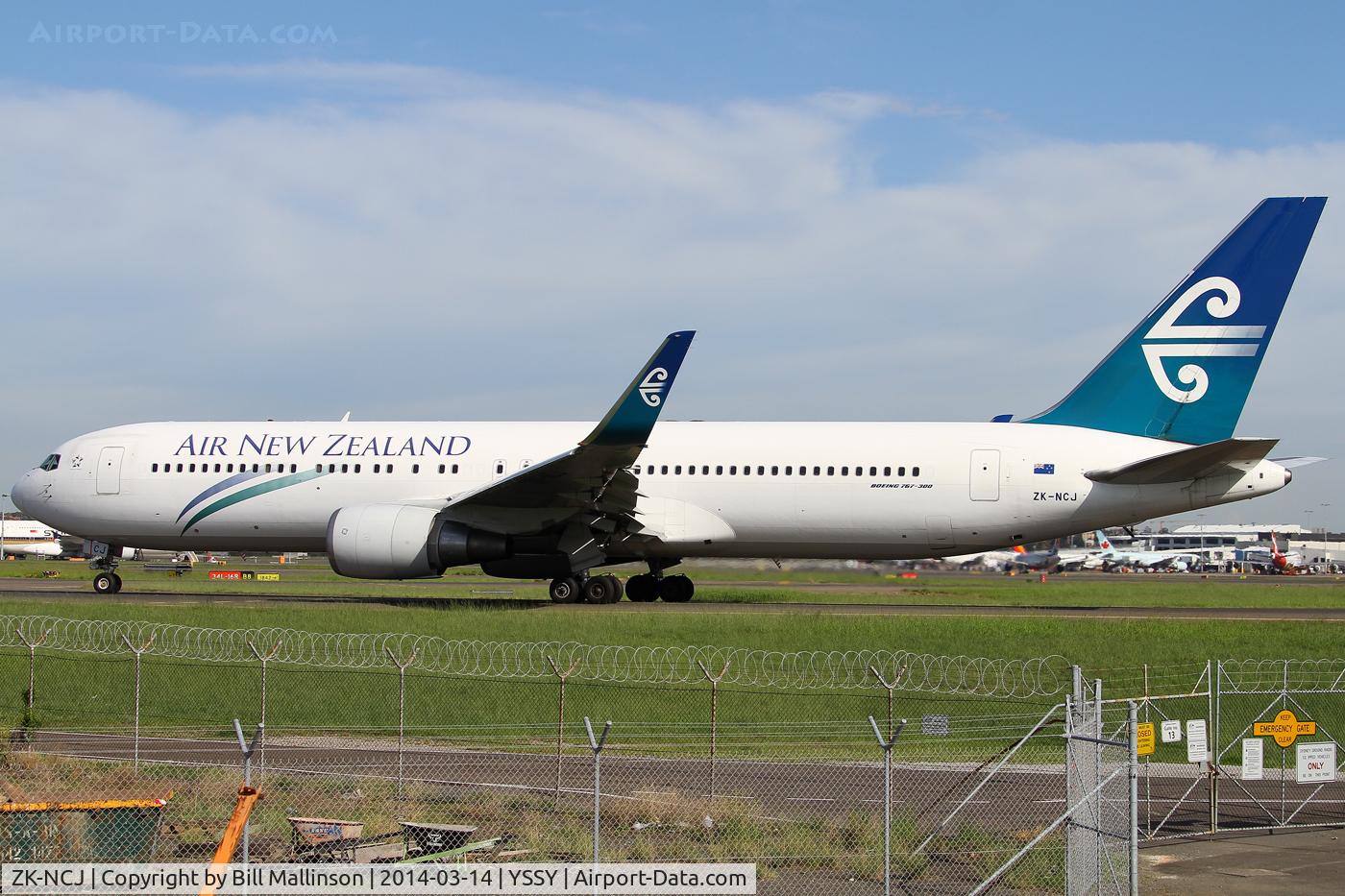 ZK-NCJ, 1995 Boeing 767-319/ER C/N 26915, up the hill to 34R