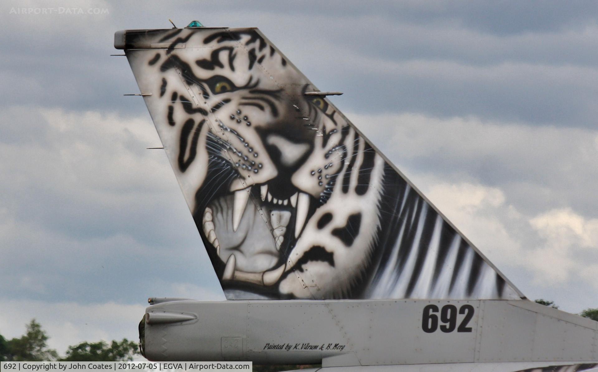 692, 1980 General Dynamics F-16BM Fighting Falcon C/N 6L-11, Tail details