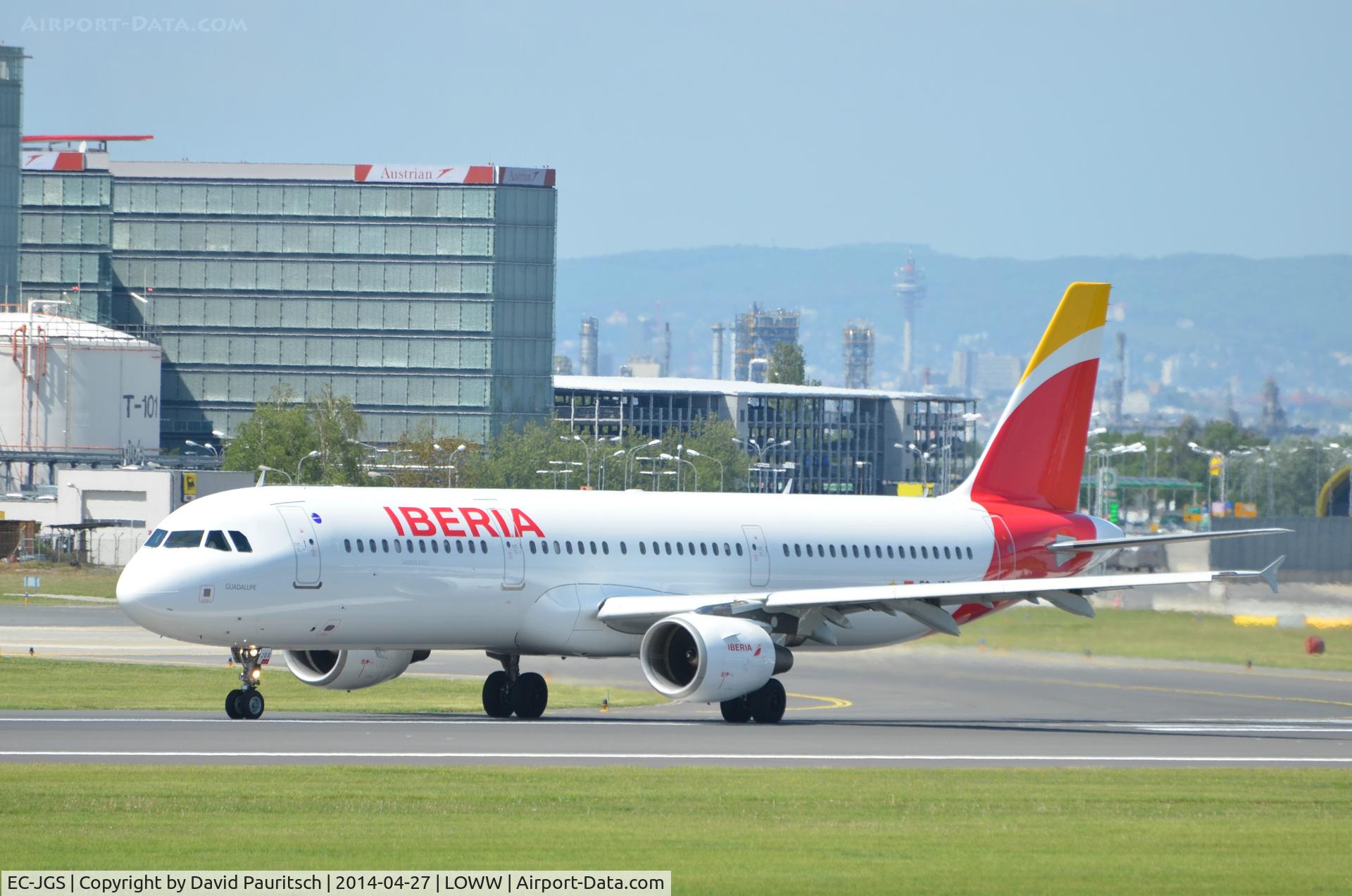 EC-JGS, 2005 Airbus A321-211 C/N 2472, Iberia's new livery!