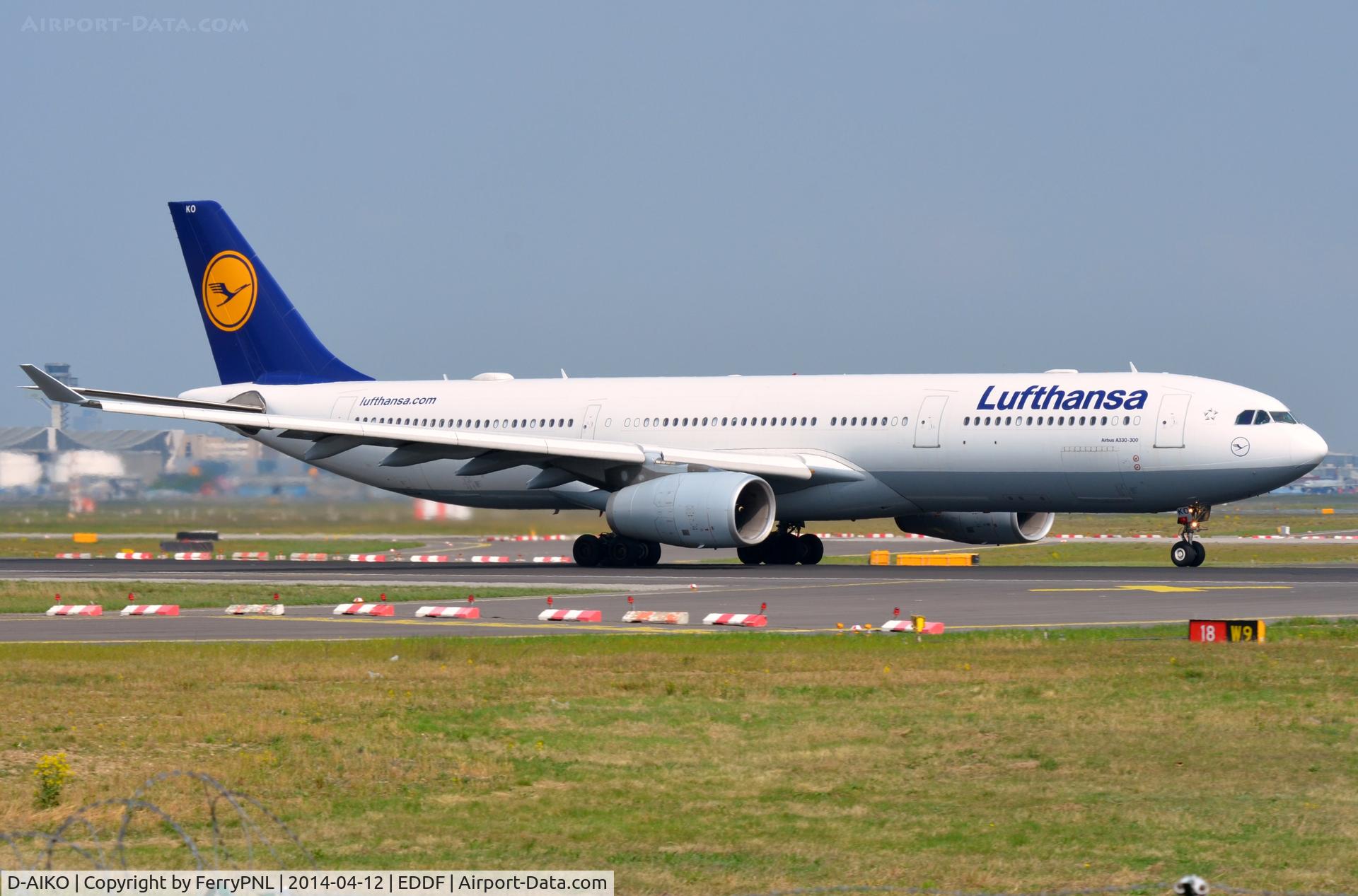 D-AIKO, 2009 Airbus A330-343X C/N 989, Lufthansa A333 during its take-off run.