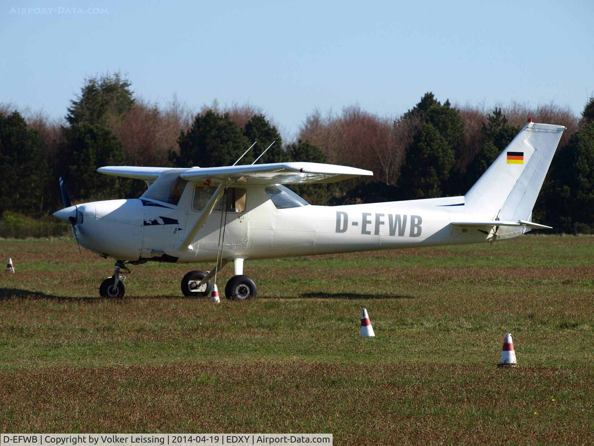 D-EFWB, 1975 Reims F150 C/N F15001151, parking
