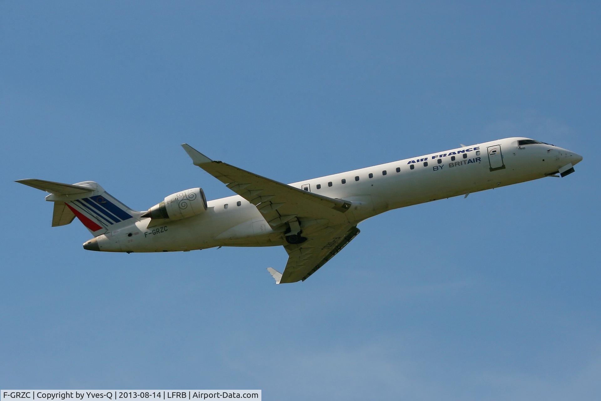 F-GRZC, 2001 Canadair CRJ-702 (CL-600-2C10) Regional Jet C/N 10008, Canadair Regional Jet CRJ-702, Take off rwy 07R, Brest-Guipavas Airport (LFRB-BES)