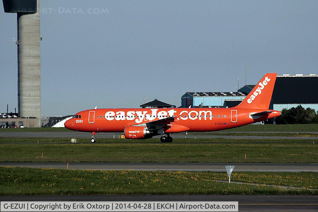 G-EZUI, 2011 Airbus A320-214 C/N 4721, G-EZUI just arrived on rw 22L