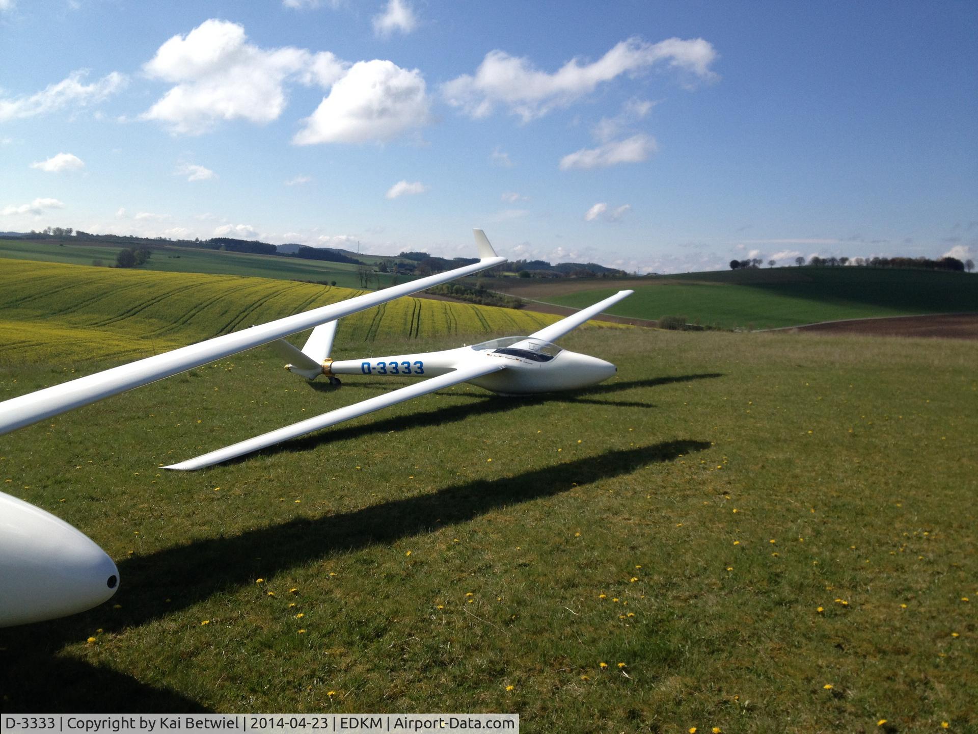 D-3333, 1974 Start & Flug H101 Salto C/N 51, Segelkunstflugzeug in Meschede Schüren. Pilot Maxi Schauerte erklärte uns alle Eigenschaften dieses Flugzeugtypen.