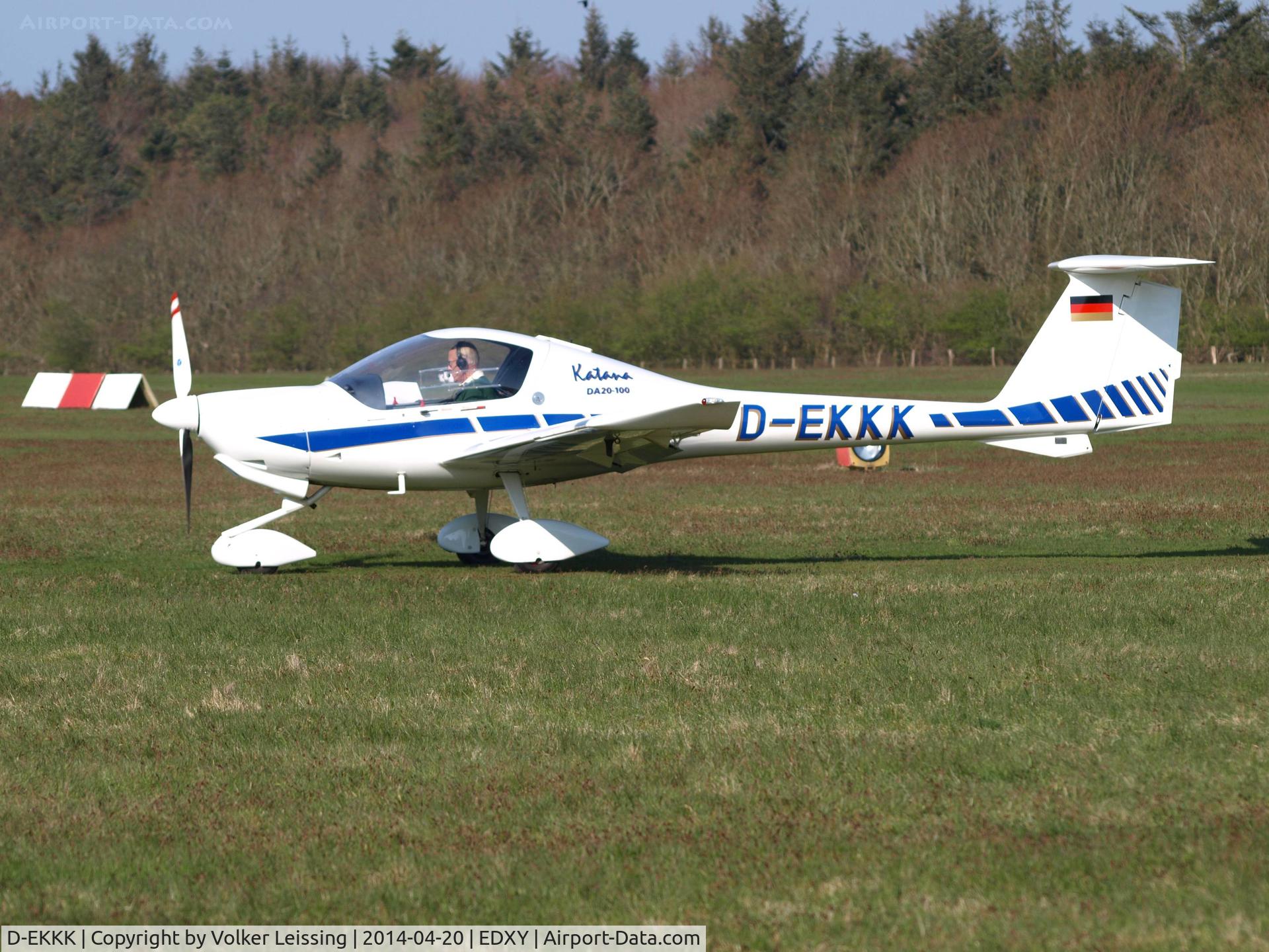 D-EKKK, 2003 Diamond DA-20A-1 Katana C/N 10219, taxi to the rwy