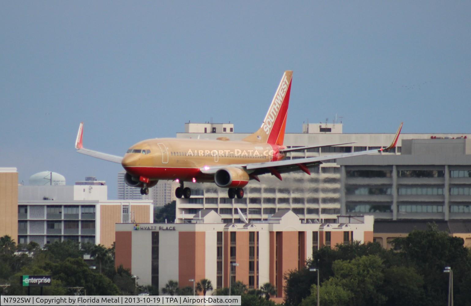 N792SW, 2000 Boeing 737-7H4 C/N 27887, Southwest retro 737-700