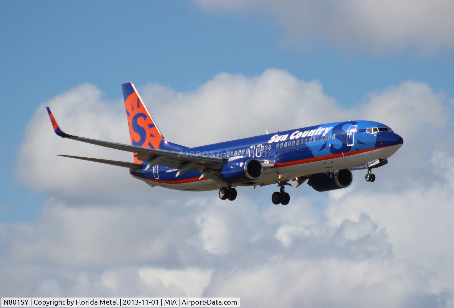 N801SY, 2001 Boeing 737-8Q8 C/N 30332, Sun Country 737-800