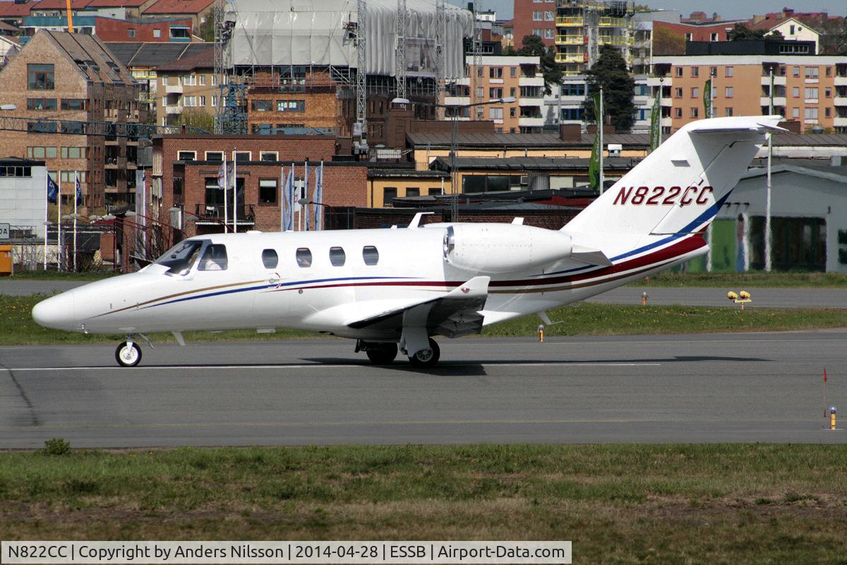 N822CC, 2014 Cessna 525 Citation M2 C/N 525-0822, Lining up runway 30.