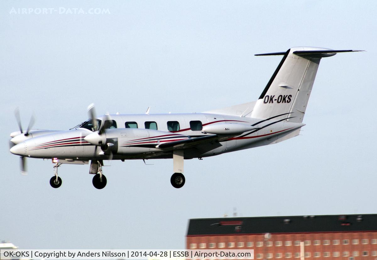 OK-OKS, 1985 Piper PA-42-1000 Cheyenne IV C/N 42-5527022, On final for runway 30.