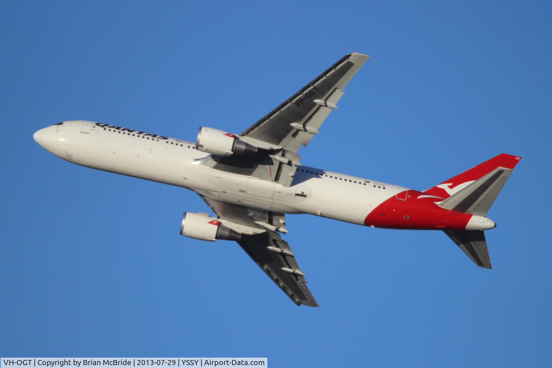 VH-OGT, 1998 Boeing 767-338 C/N 29117, Qantas Airways. 767-338ER. VH-OGT cn 29117 710. Sydney - Kingsford Smith International (Mascot) (SYD YSSY). Image © Brian McBride. 29 July 2013