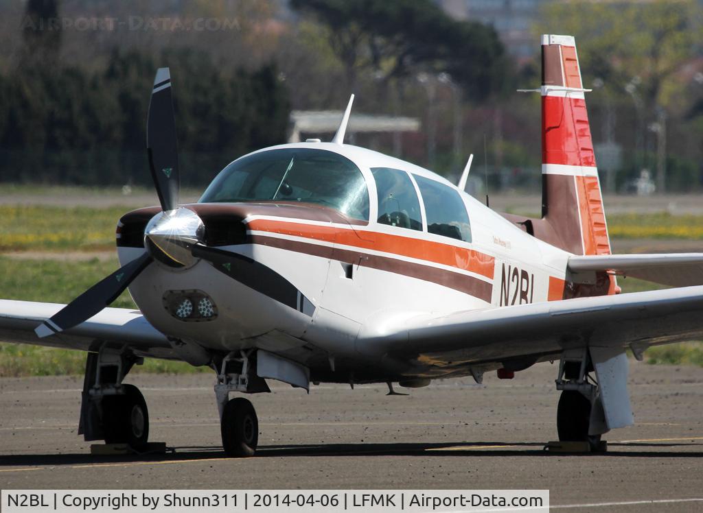 N2BL, Mooney M20K C/N 25-0104, Parked at the Airclub...