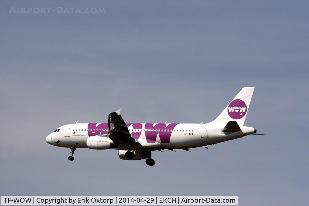 TF-WOW, 2005 Airbus A320-232 C/N 2457, TF-WOW about to land on rw 22L
