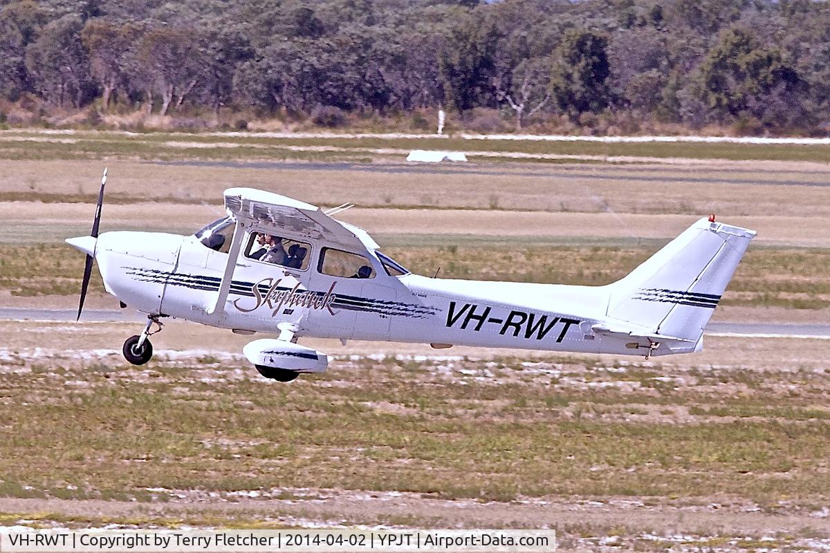 VH-RWT, 1998 Cessna 172R C/N 17280374, 1998 Cessna 172R, c/n: 17280374 at Jandakot