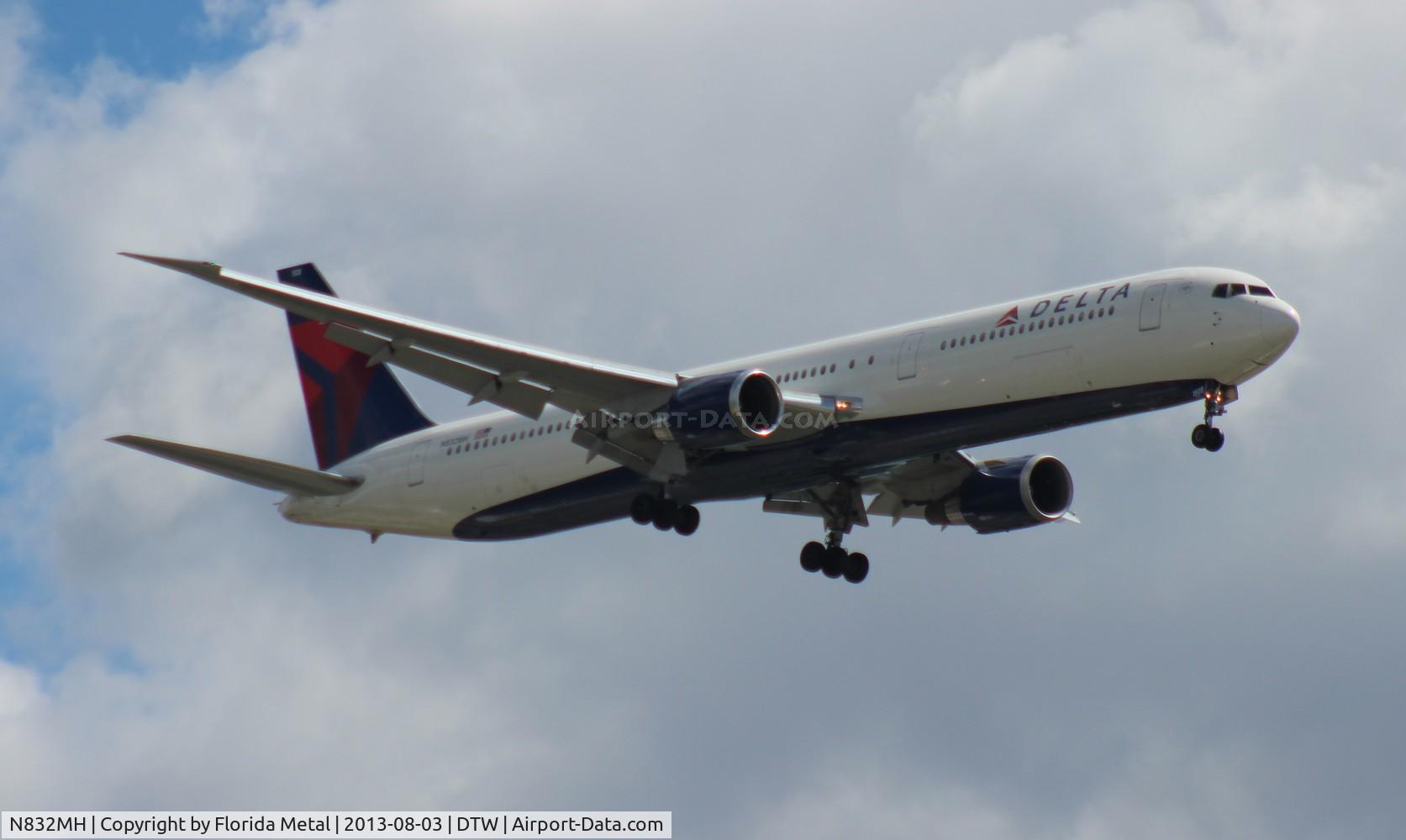 N832MH, 2000 Boeing 767-432/ER C/N 29704, Delta 767-400