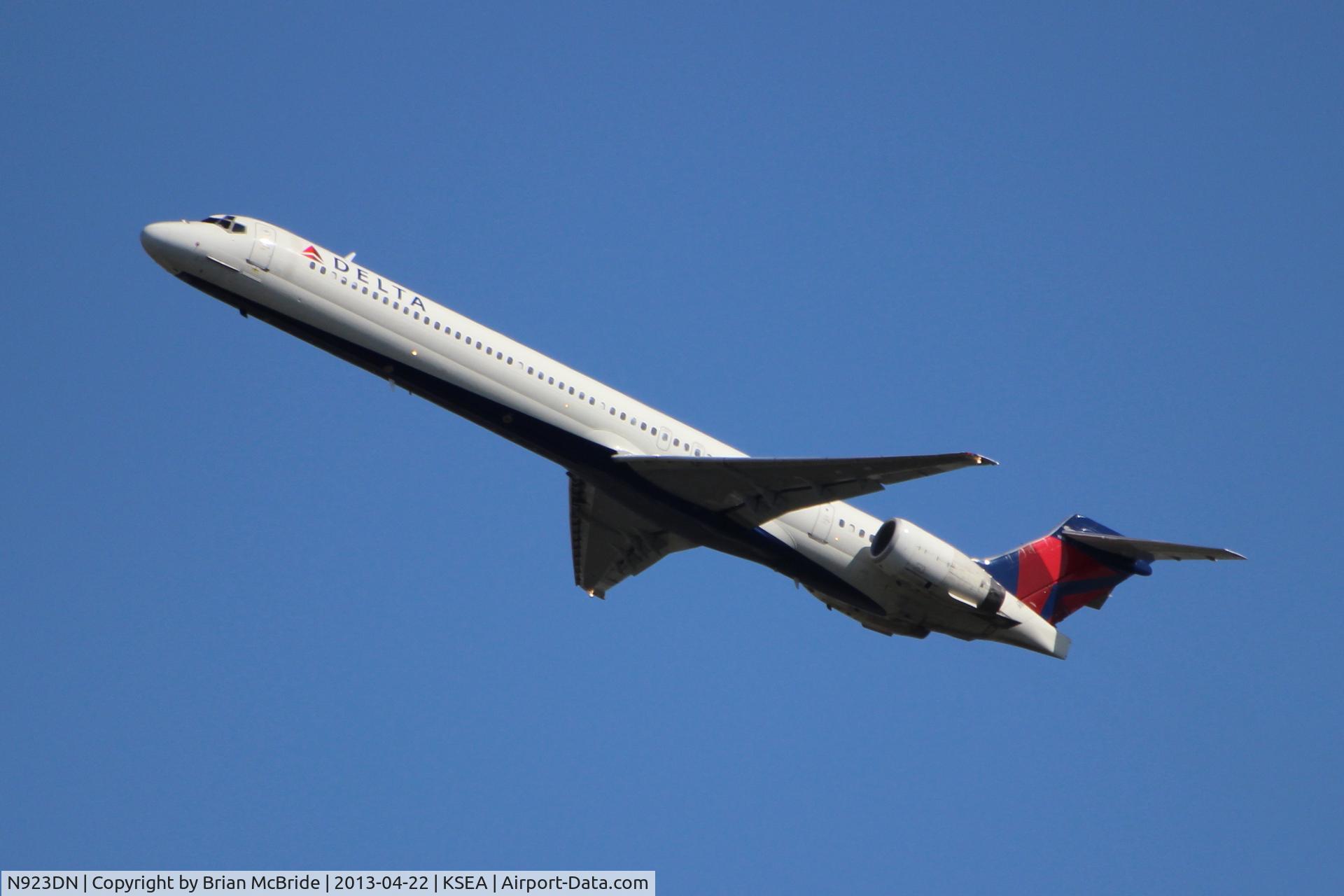 N923DN, 1998 McDonnell Douglas MD-90-30 C/N 53585, Delta Airlines. MD-90-30. N923DN cn 53585 2224. Seattle Tacoma - International (SEA KSEA). Image © Brian McBride. 22 April 2013