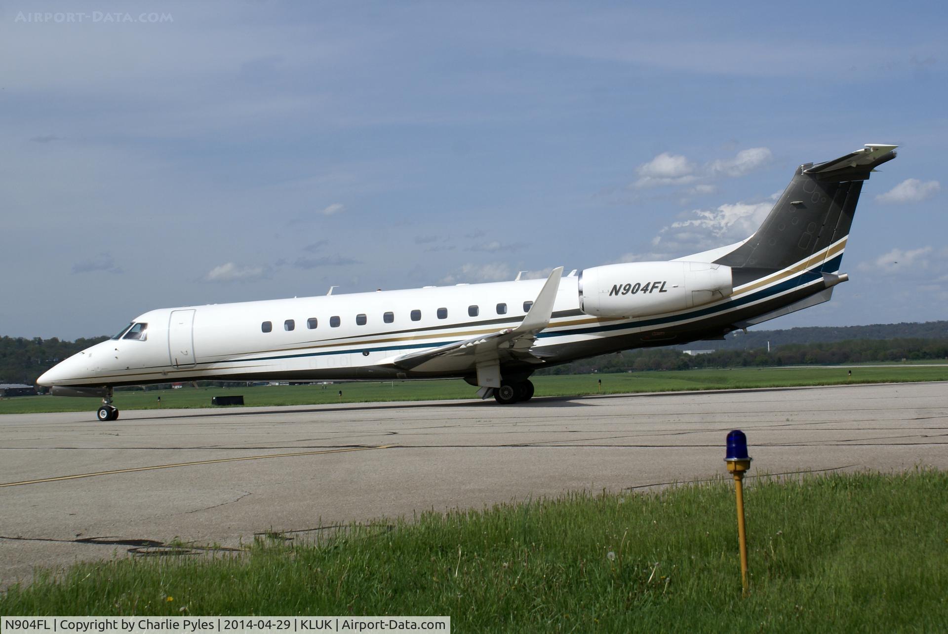 N904FL, 2004 Embraer EMB-135BJ Legacy C/N 145780, Arriving just off Runway 21L on a nice afternoon in Cincinnati.
