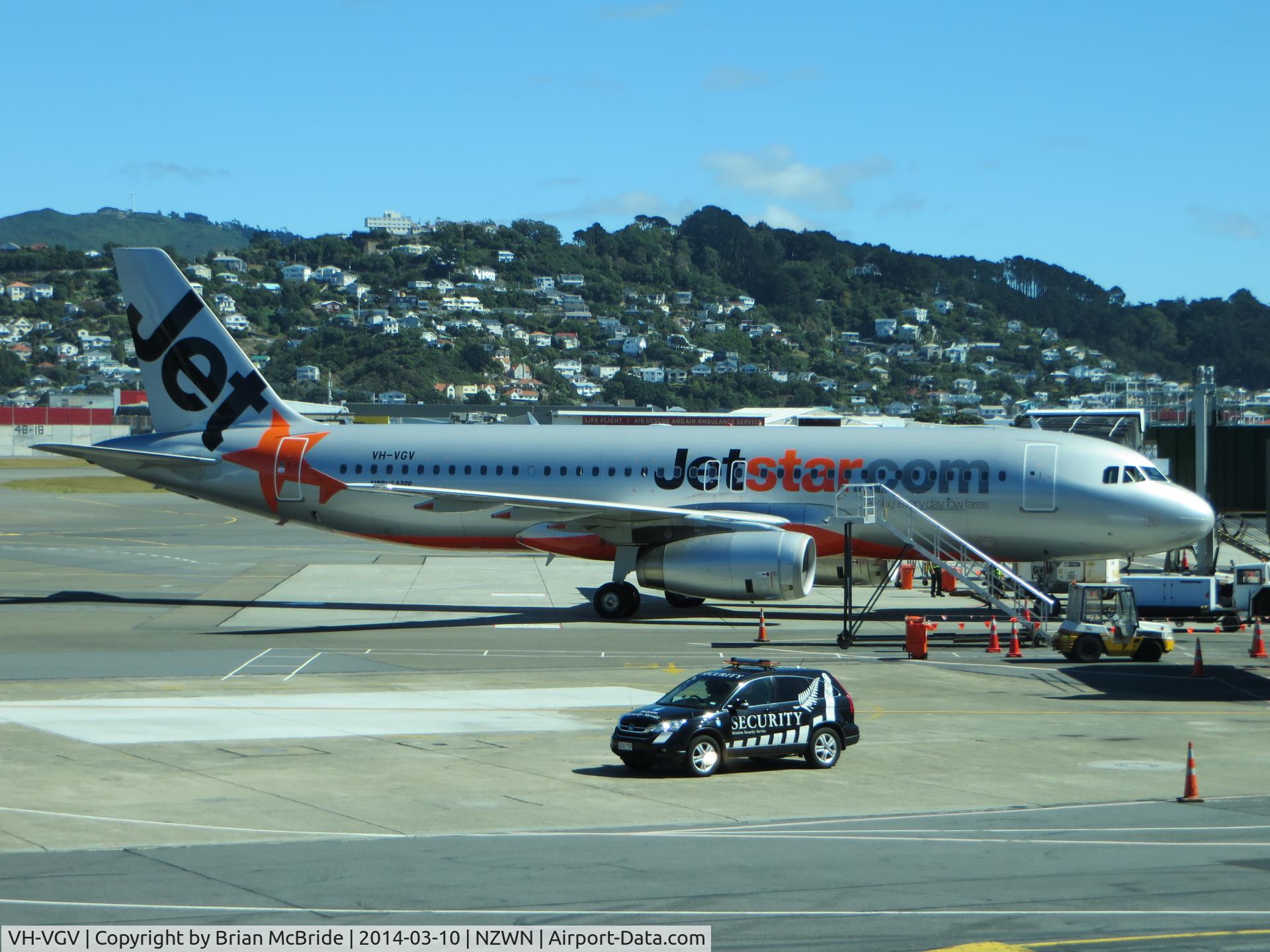 VH-VGV, 2010 Airbus A320-232 C/N 4229, Jetstar Airways. A320-232. VH-VGV cn 4229. Wellington - International (WLG NZWN). Image © Brian McBride. 10 March 2014