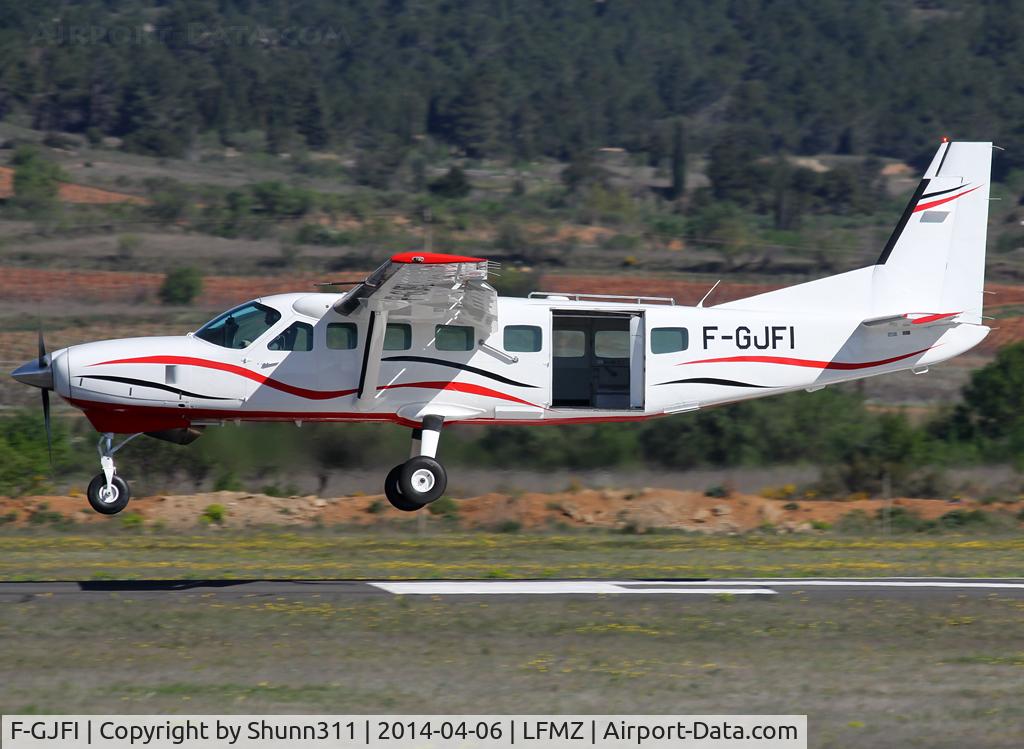 F-GJFI, 1990 Cessna 208B Grand Caravan C/N 208B-0230, On landing after paratrooping session...
