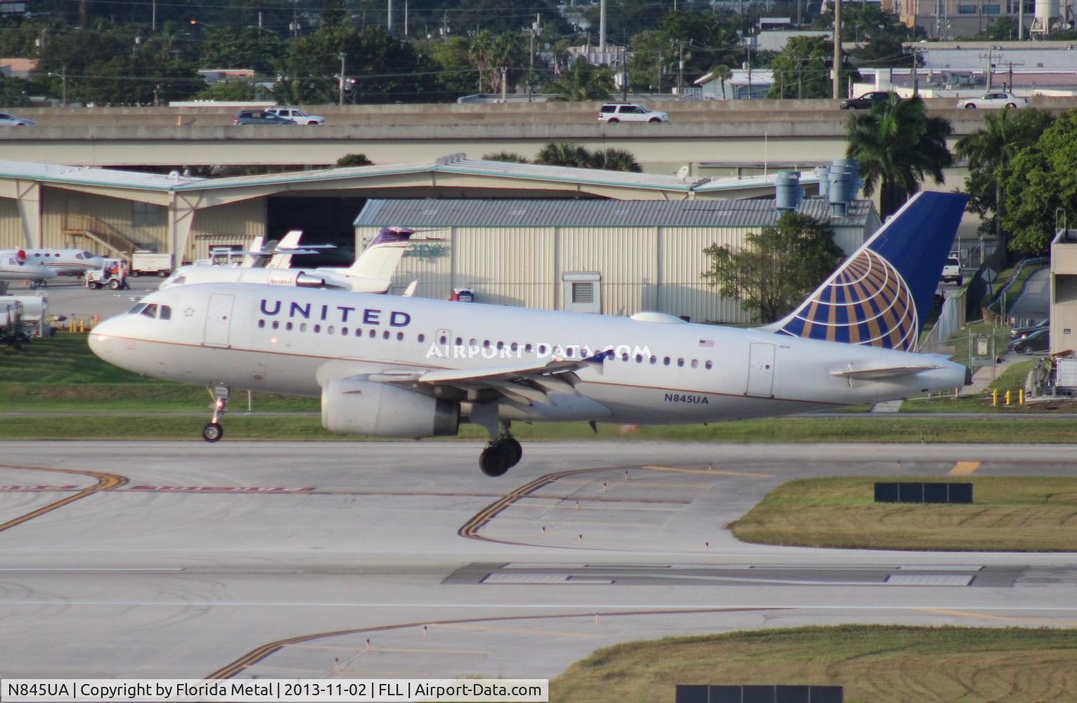 N845UA, 2001 Airbus A319-131 C/N 1585, United A319