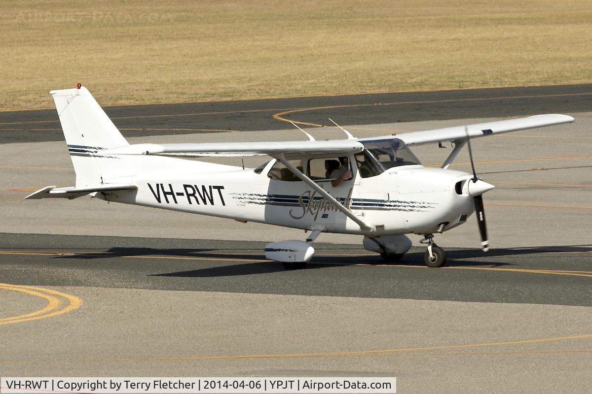 VH-RWT, 1998 Cessna 172R C/N 17280374, 1998 Cessna 172R, c/n: 17280374 at Jandakot