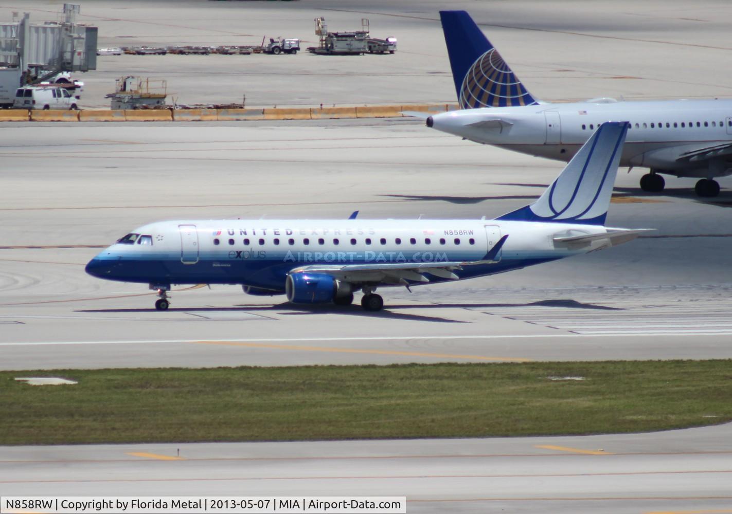 N858RW, 2005 Embraer 170SE (ERJ-170-100SE) C/N 17000080, United E170