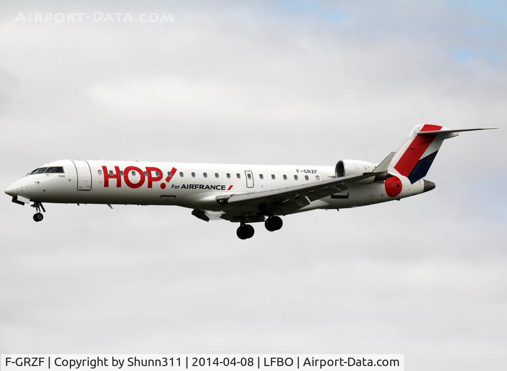 F-GRZF, 2002 Canadair CRJ-700 (CL-600-2C10) Regional Jet C/N 10036, Landing rwy 32L