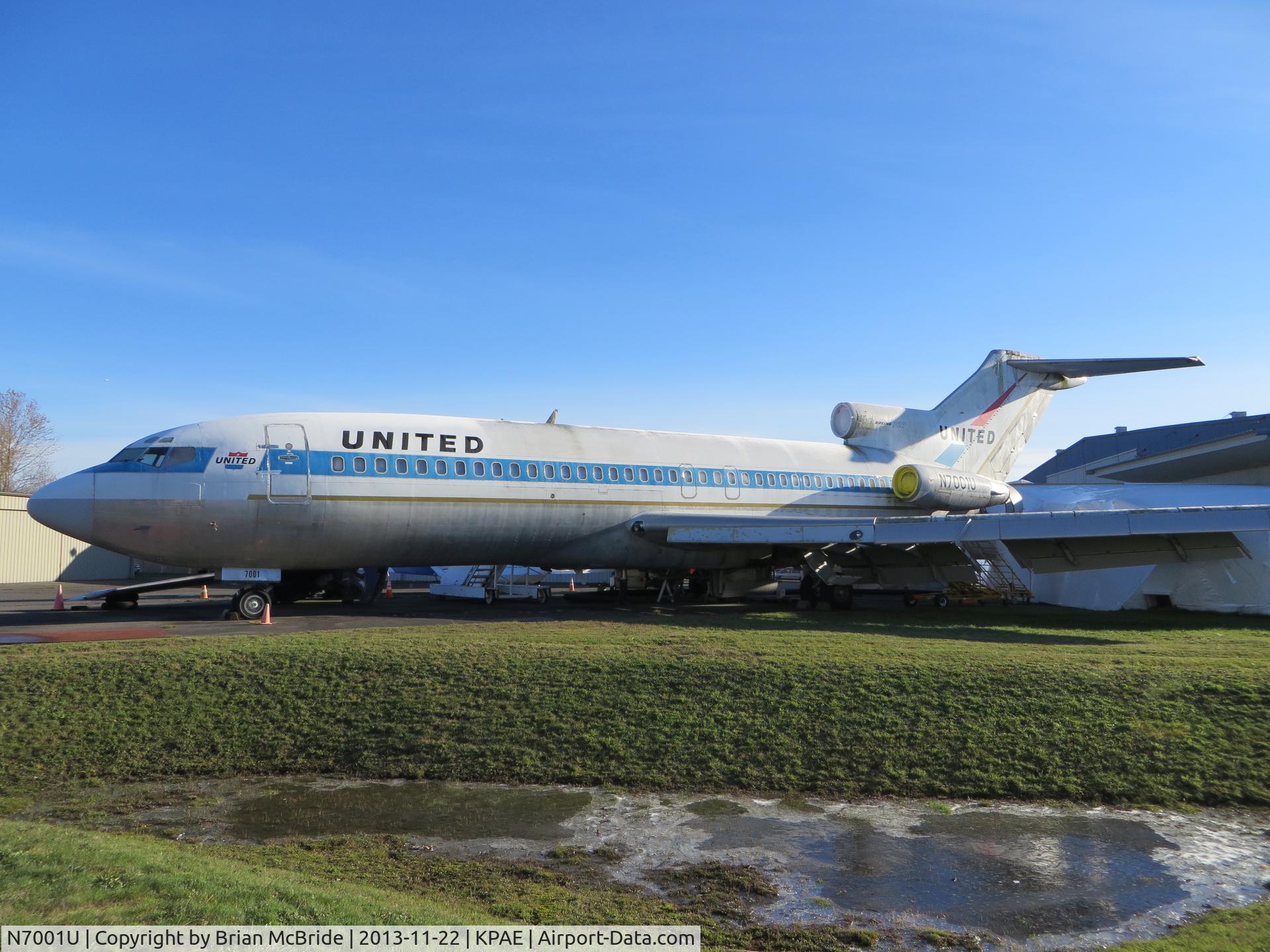 N7001U, 1963 Boeing 727-22 C/N 18293, United Airlines. 727-22. N7001U cn 18293 1. First production 727. Everett - Snohomish County Paine Field (PAE KPAE). Image © Brian McBride. 22 November 2013