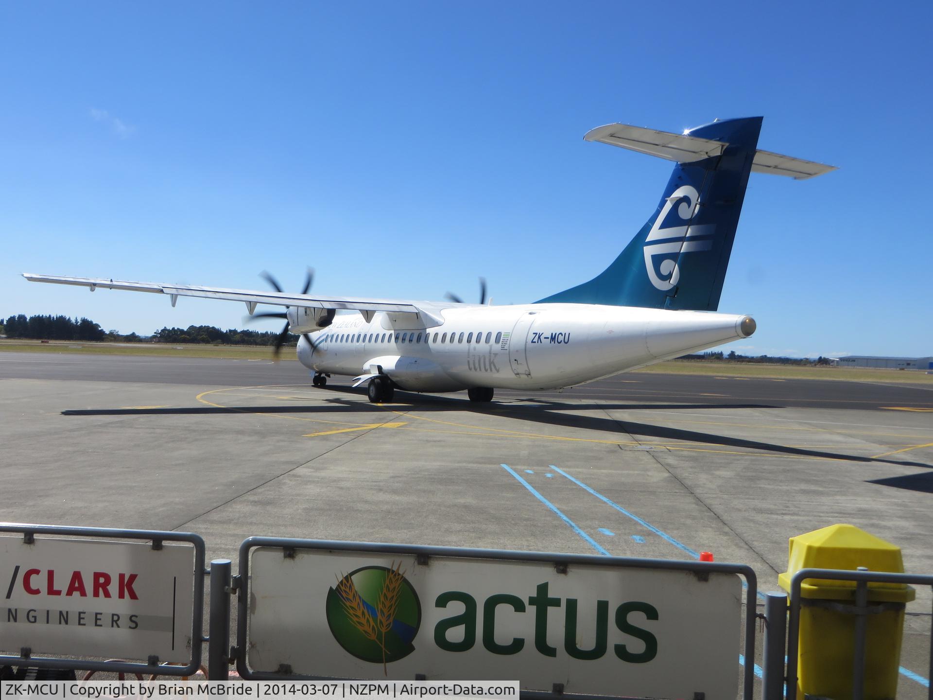 ZK-MCU, 2000 ATR 72-212A C/N 632, Air New Zealand (Mount Cook Airline). ATR ATR-72-500 (ATR-72-212A). ZK-MCU cn 632. Palmerston North (PMR NZPM). Image © Brian McBride. 07 March 2014