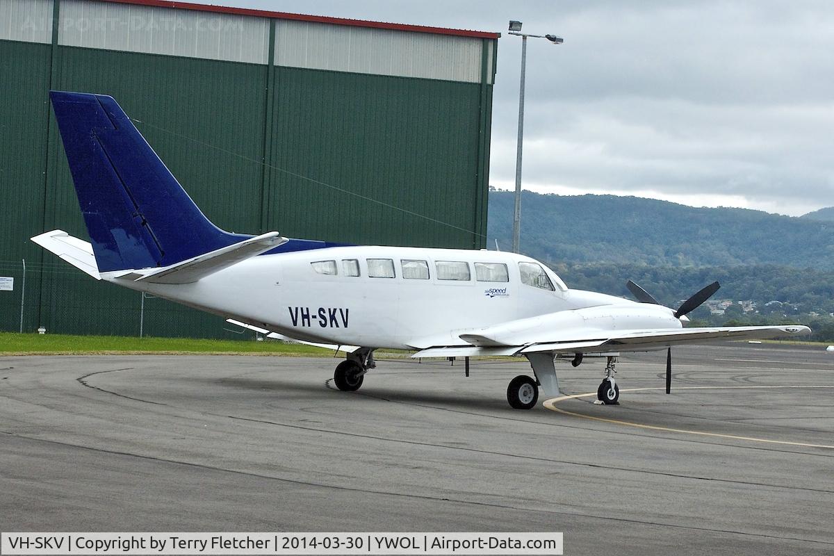 VH-SKV, 1979 Cessna 404 Titan C/N 4040412, 1979 Cessna 404, c/n: 4040412 at Illawarra Regional