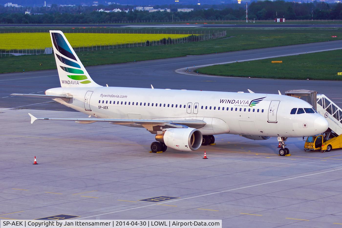 SP-AEK, 2001 Airbus A320-214 C/N 1450, sp-aek