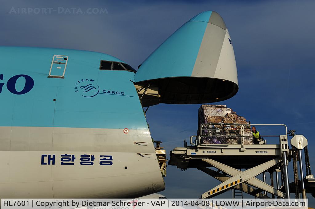 HL7601, 2004 Boeing 747-4B5F/SCD C/N 33949, Korean Boeing 747-400