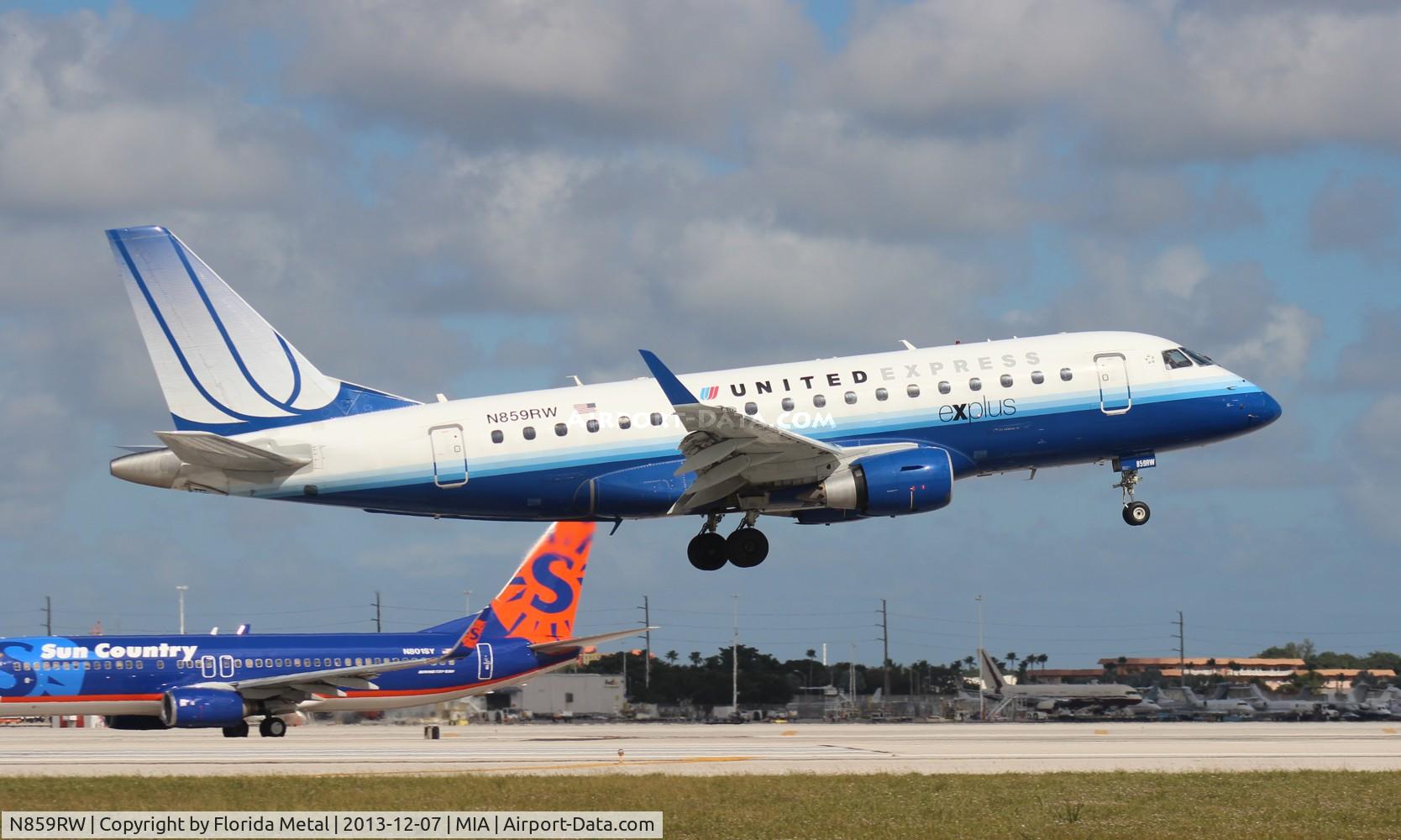 N859RW, 2005 Embraer 170SE (ERJ-170-100SE) C/N 17000082, United E170