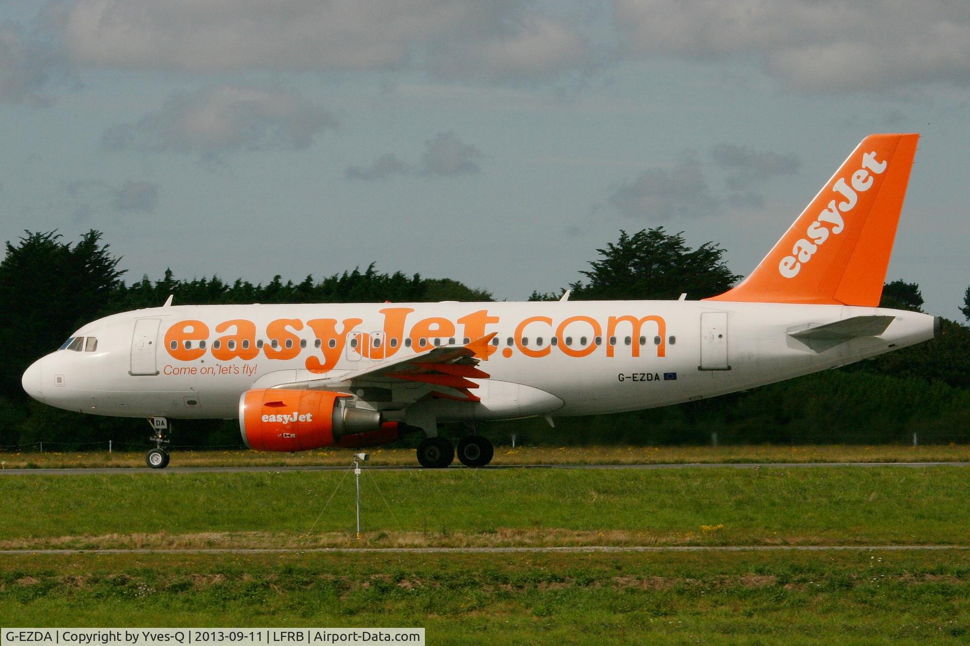 G-EZDA, 2008 Airbus A319-111 C/N 3413, Airbus A319-111, Take off rwy 25L, Brest-Guipavas Airport (LFRB-BES)