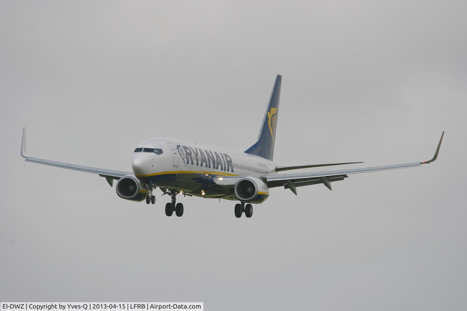 EI-DWZ, 2008 Boeing 737-8AS C/N 33628, Boeing 737-8AS(WL), Short approach rwy 25L, Brest-Guipavas Airport (LFRB-BES)